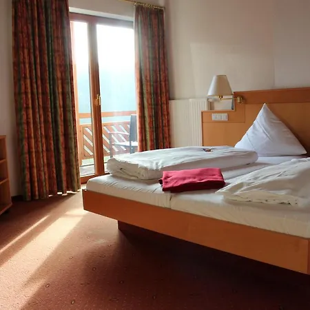 Szálloda Hotel Am Waldeck Mit Restaurant 4*